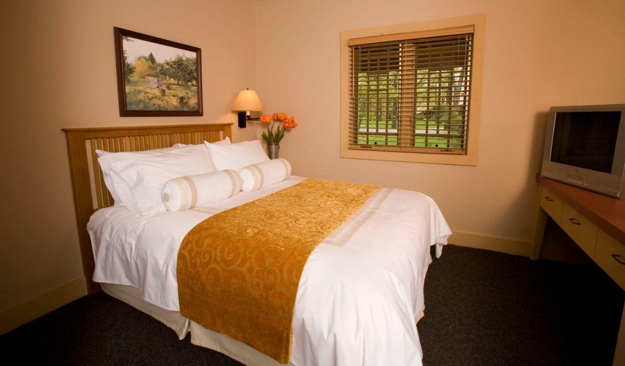 Postoak Lodge And Retreat Tulsa Room photo