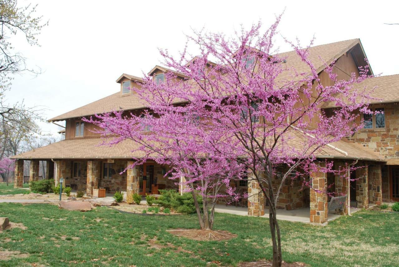 Postoak Lodge And Retreat Tulsa Room photo