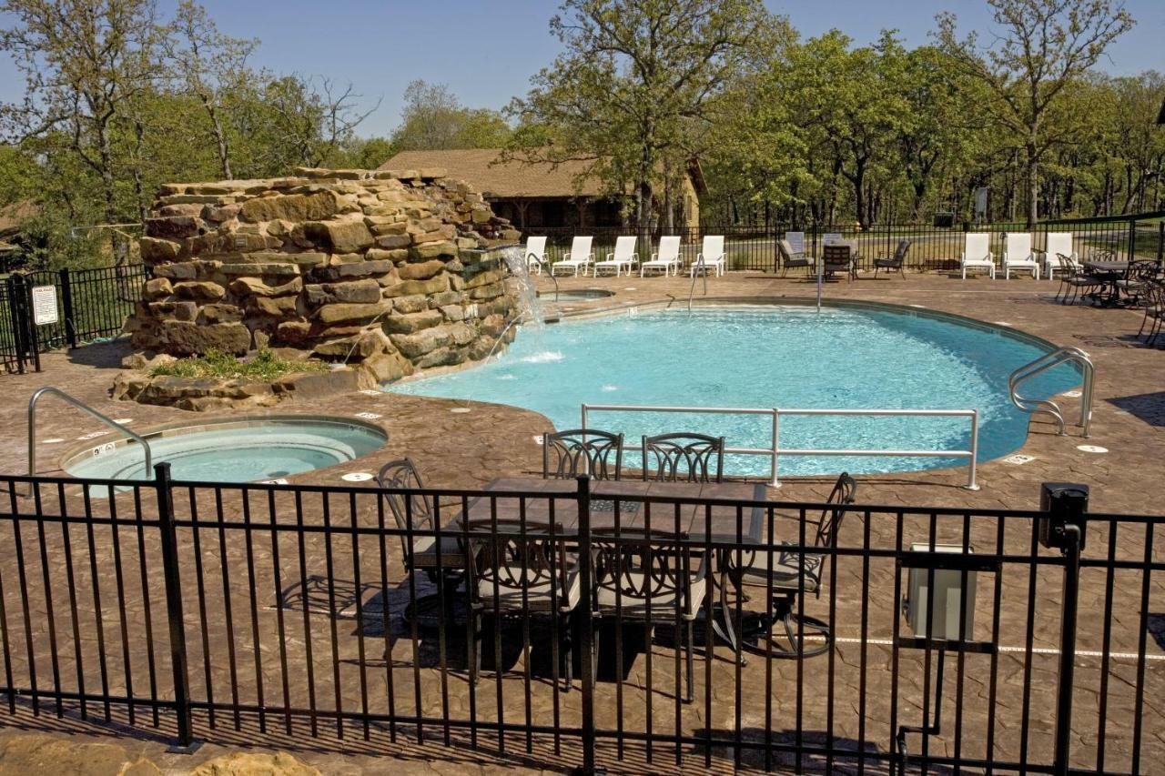 Postoak Lodge And Retreat Tulsa Room photo