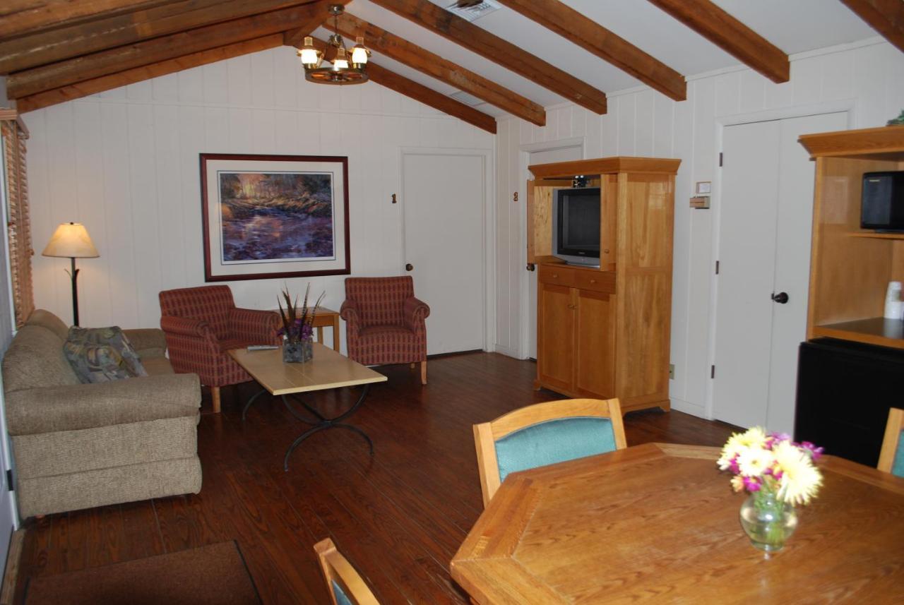 Postoak Lodge And Retreat Tulsa Room photo